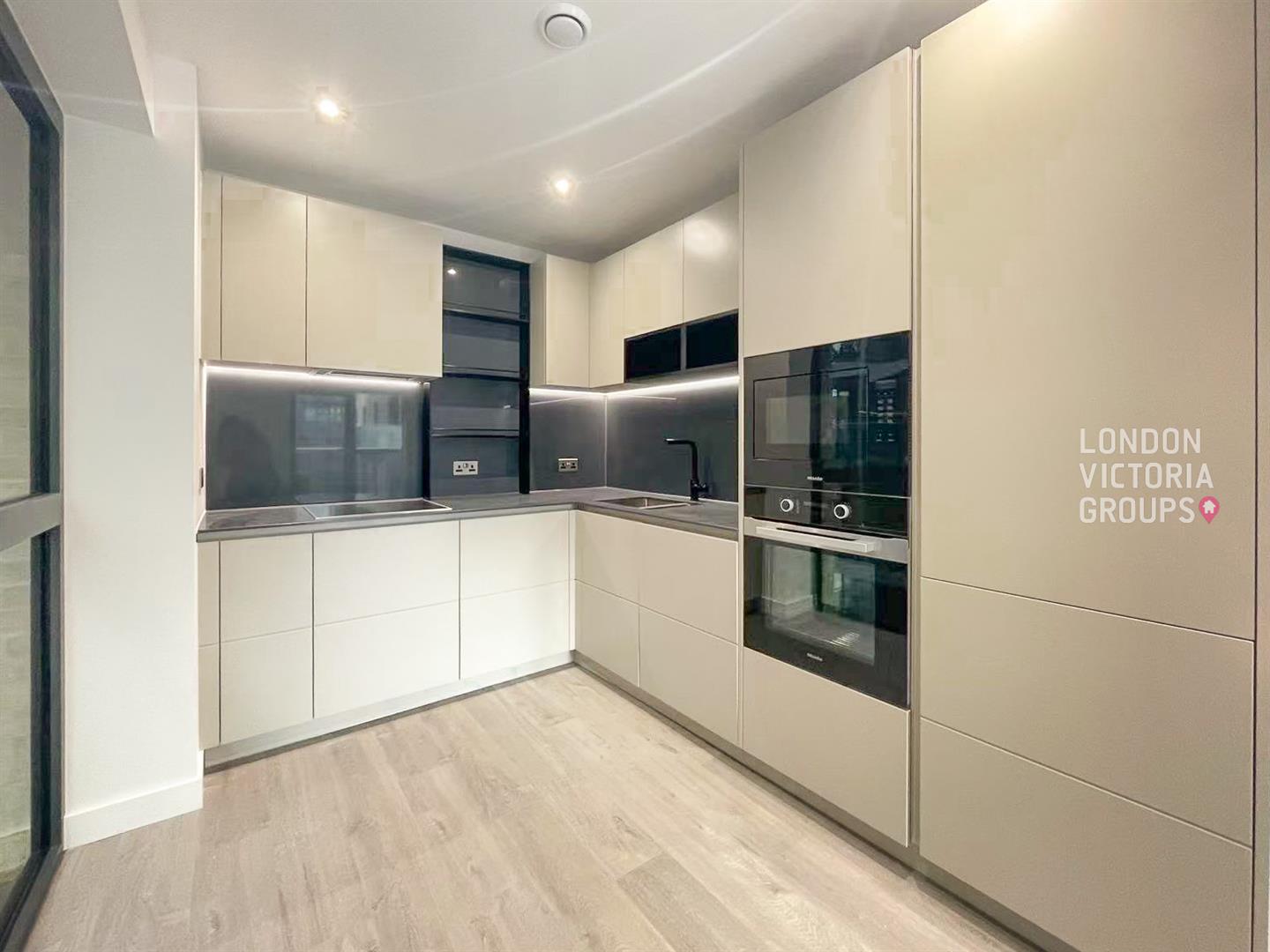 1 bed property in Damsel Grove, London